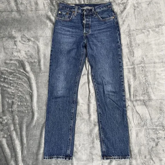 Levi's 501 Jeans Womens W25 L30 Blue Medium Wash Straight Button Fly Classic - Picture 1 of 14